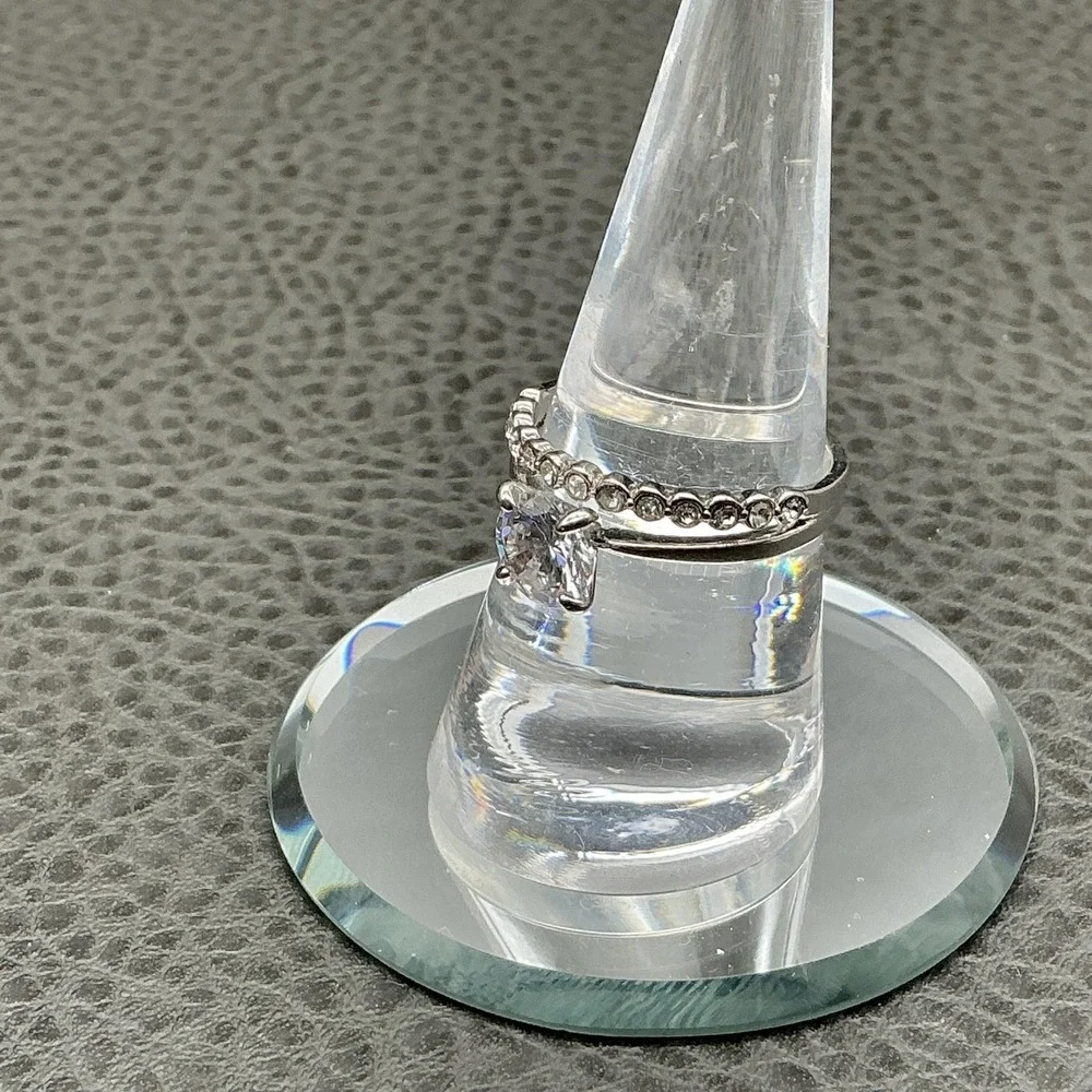 Ring Size 8‎ Silver Tone Clear Round Stone Accent Band Cocktail Womens Ring